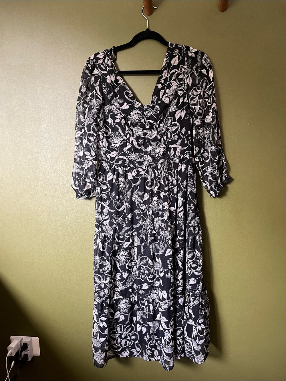 Sincerely Jules Black and White Floral V-Neck Midi Dress